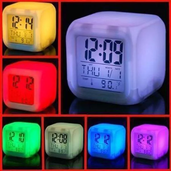 Reloj Digital Cubo Luces Led Alarma Despertador Temperatura Color - Imagen 4