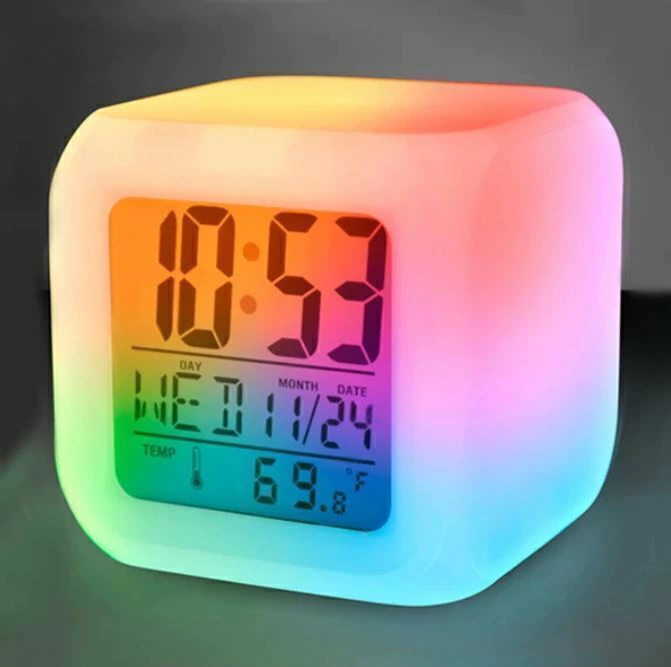 Reloj Digital Cubo Luces Led Alarma Despertador Temperatura Color - Imagen 3